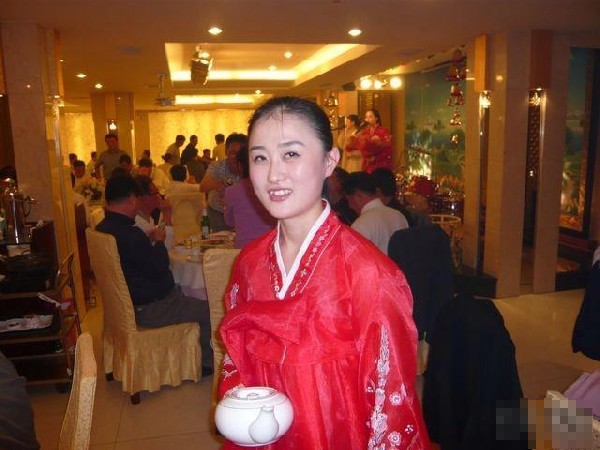 组图:<em>朝鲜餐厅</em>里的<em>美女服务员</em>-新闻频道-和讯网
