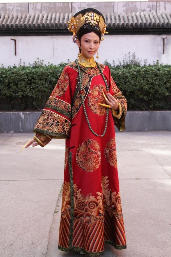 清朝后宫妃嫔服饰_清朝后宫妃嫔服饰画法 清代皇帝后妃服高清图片