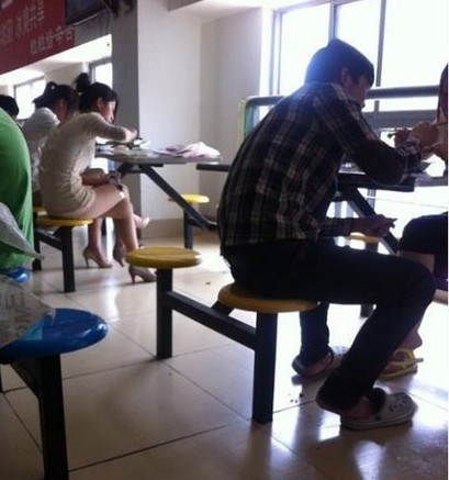 盘点出没于大学食堂里的神人:<em>淡定哥</em>淡定姐(组