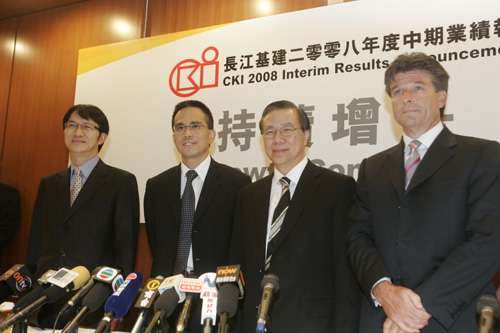 李嘉诚首谈分家产:股票给长子李泽钜 现金给次