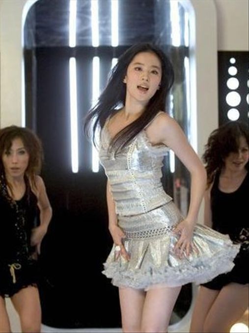 半透视长裙现身电影节 揭秘刘亦菲震撼艳照(组