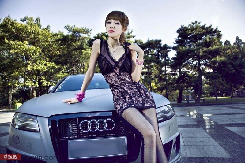 黑色<em>蕾丝</em>爆乳翘臀<em>美女</em>豪车激情对决