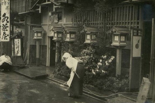 揭秘战败后50年代的日本:经济萧条贫富差距巨