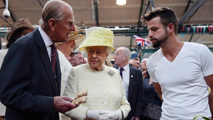 英国<em>女王</em>和<em>丈夫</em>出访北爱尔兰