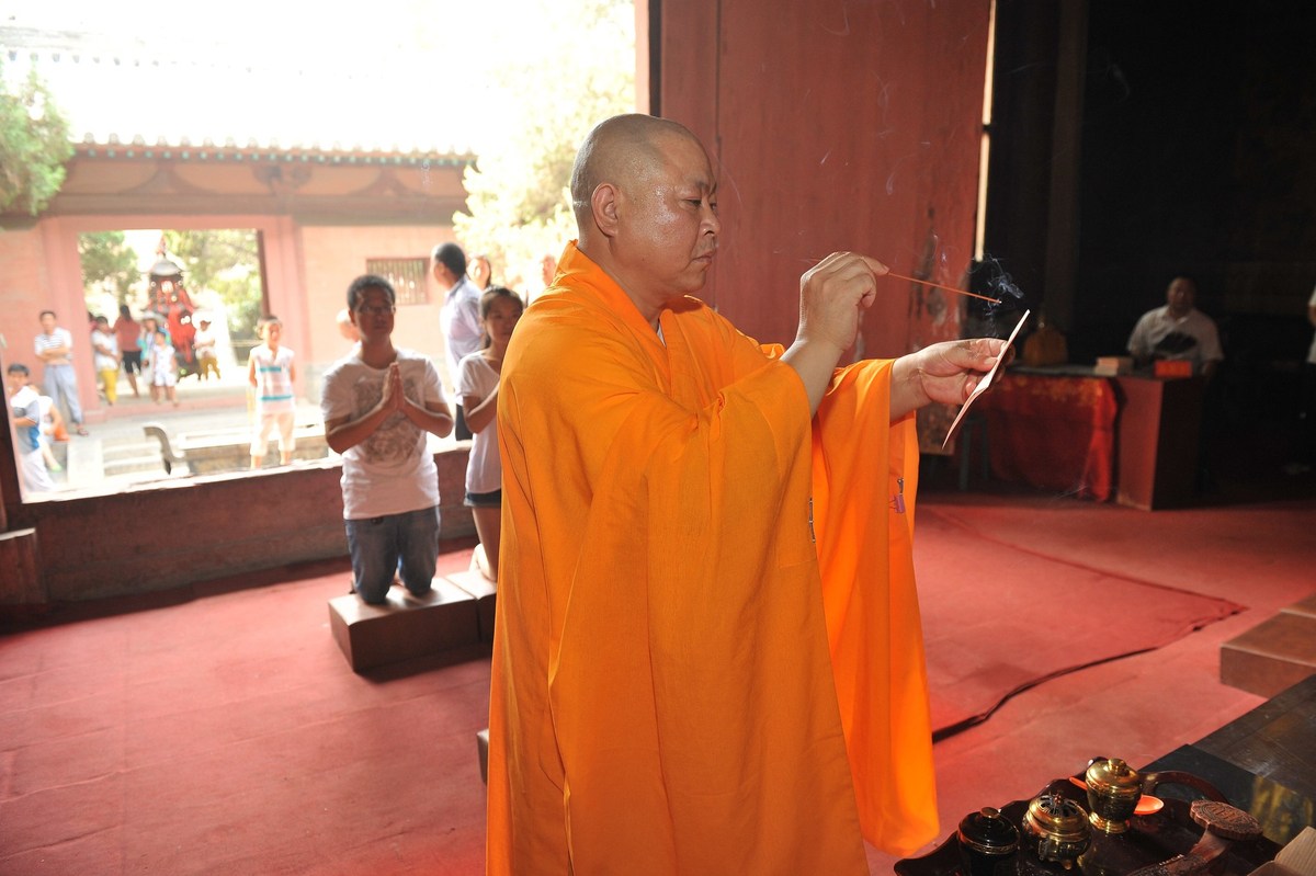 科技无法做到的:方丈大师开光结婚证