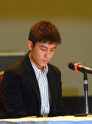 陈冠希道歉会就不哭VS柯震东痛哭流涕