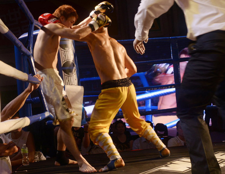 组图:武僧一龙首战香港 一回合疯狂KO日本拳王