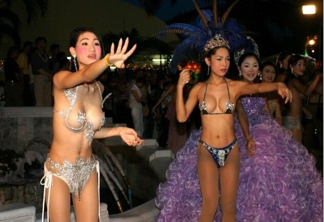 组图:<em>泰国小胖墩变性成辣妹</em> 揭秘泰国人妖淫靡