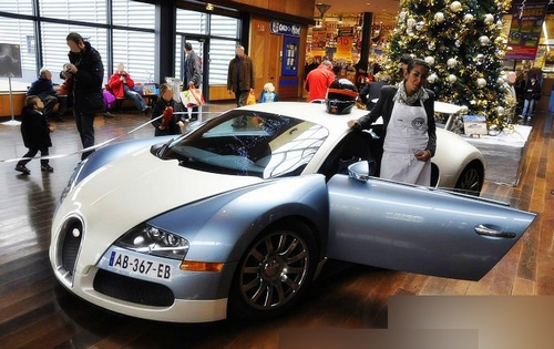 迪拜人开布加迪逛超市