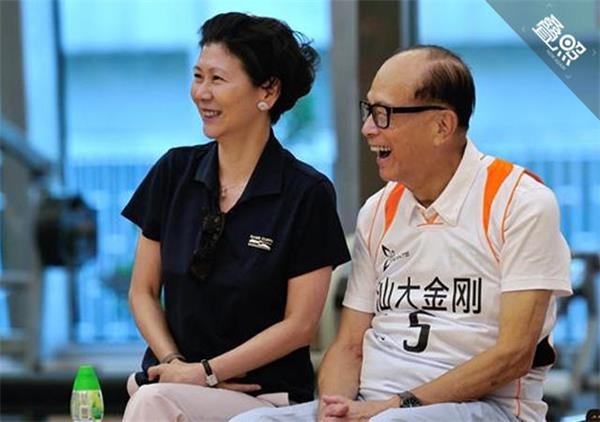 揭秘:亚洲首富<em>李嘉诚</em>身边的神秘<em>女人</em> -理财频道