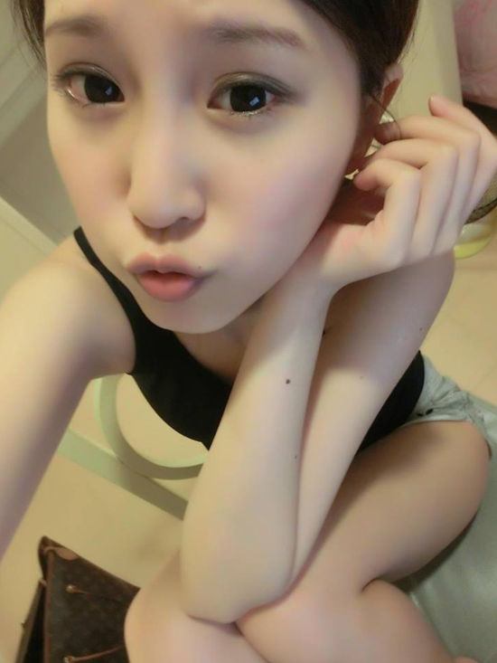 组图:游戏女主播<em>阿莓莓洗澡</em>被全程直播 大量正