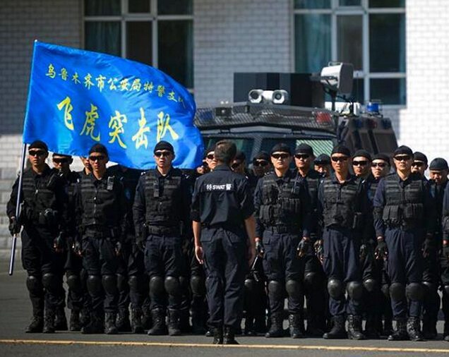 实拍乌鲁木齐特警飞虎队训练