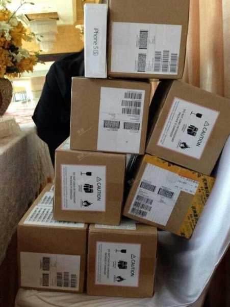 土豪婚礼:81部iphone 5s送宾客