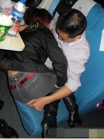 组图火车上的诱人睡姿你中枪了吗看春运囧事