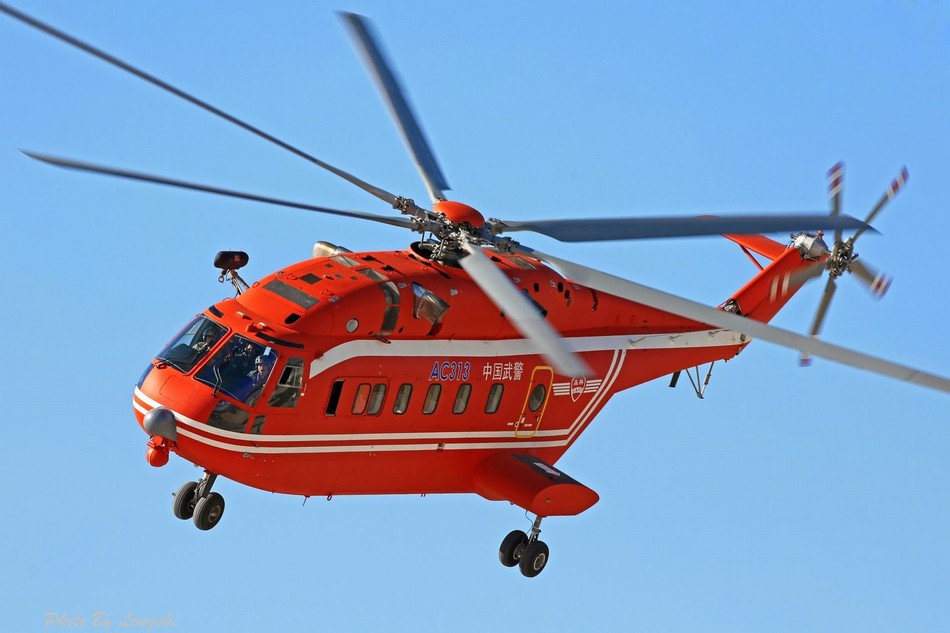 组图解放军直18舰载机现身曾起降航母辽宁舰