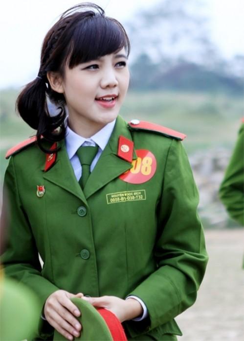 组图:越南女兵写真照片 小清新打扮卖萌