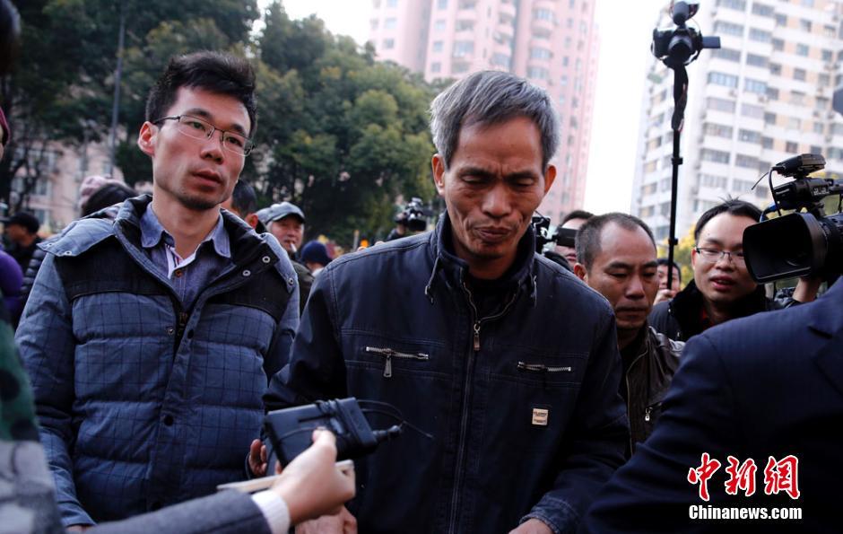 组图:复旦投毒案二审宣判 林森浩父亲遭围堵组图:中国万吨海警船比美